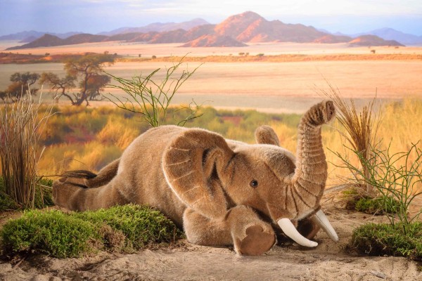 Kösen Elefant liegend 55 cm Stofftier