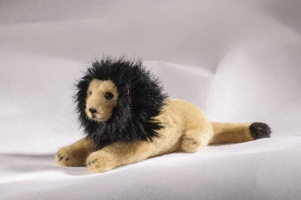 Kösen Löwe klein liegend beige/schwarz